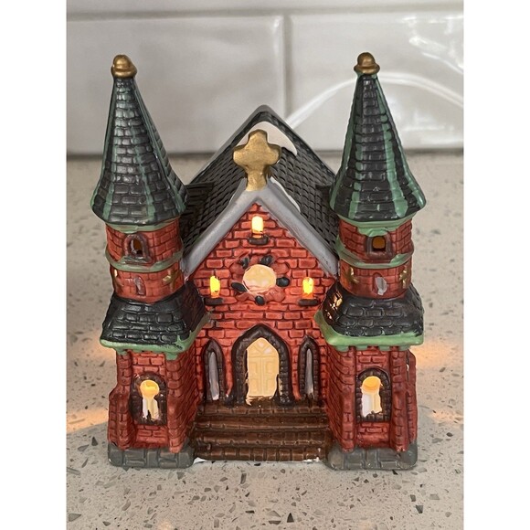 Dickens Keepsakes Heartland Valley Village Church Lighted House w/ Light - Picture 2 of 9